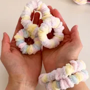 100均材料で ふわもこシュシュ