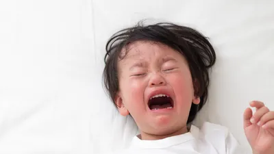 3歳の夜泣きはなぜ起きる?原因・対処法・親子でラクになるコツまで解説