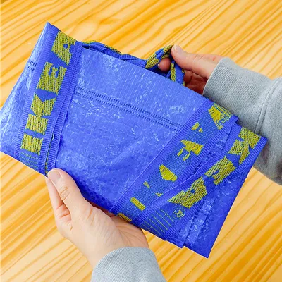 イケアの青バッグ、手軽にコンパクト収納!