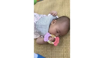 月齢に合ったおもちゃで遊ぶ息子。平日の午前中はゆったり過ごせます