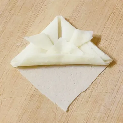 こどもの日に楽しむ！春巻きの皮かぶとの作り方