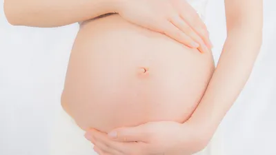 妊娠中のお腹の中はどんな状態?膨らみ方や赤ちゃんの様子も解説