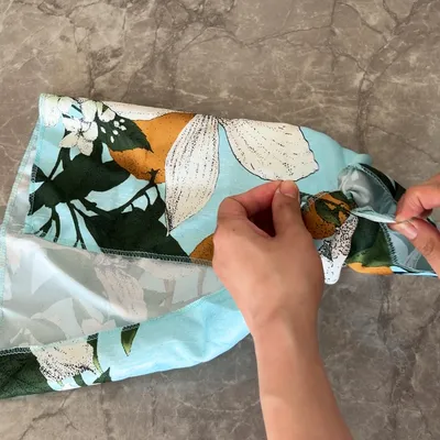 ハンカチで作れる即席バッグが便利