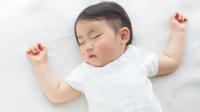 幼児の昼寝、やめるタイミングは？年齢別の最適時間と寝かしつけのコツ