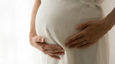 妊娠後期・臨月の便秘の解消法や予防法を解説!胎児への影響やいきむ時の注意点